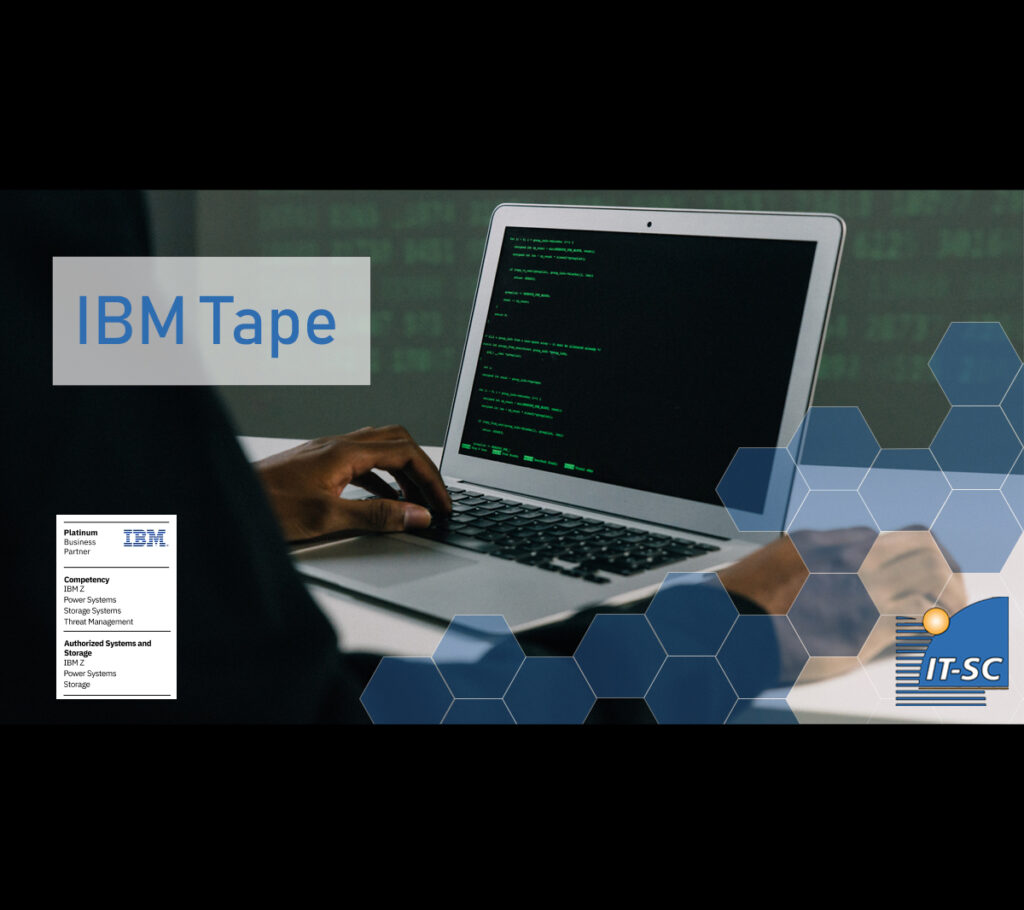 IBM Tape dargestellt durch PC, vor dem ein Mann sitzt